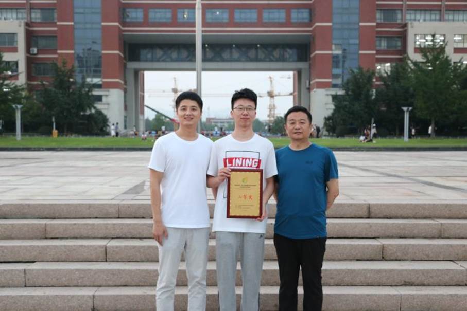 图片包含 户外, 建筑, 围栏, 站描述已自动生成 图片包含 户外, 建筑, 围栏, 站描述已自动生成